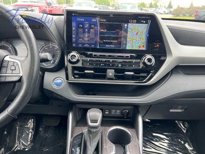 2022 Toyota Highlander Hybrid Platinum
