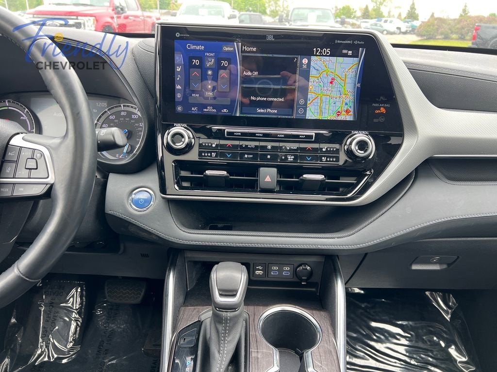 2022 Toyota Highlander Hybrid Platinum