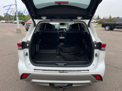 2022 Toyota Highlander Hybrid Platinum