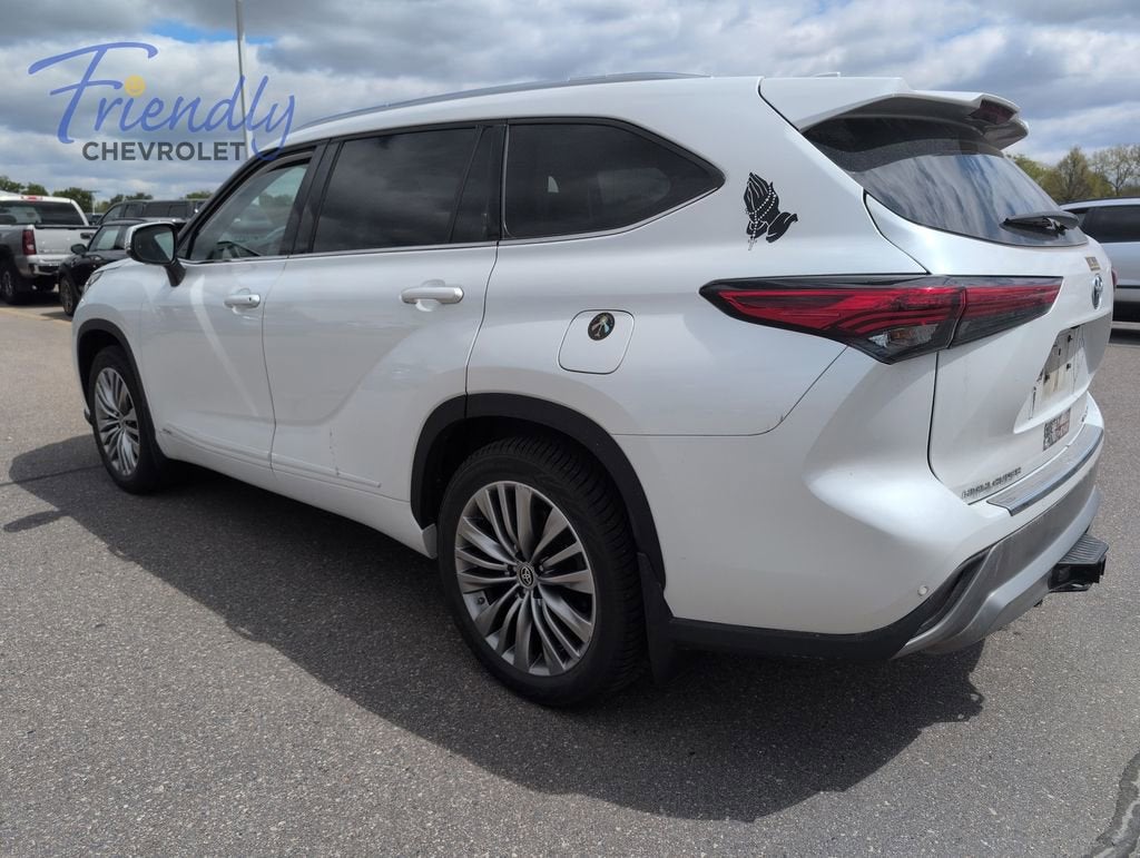 2022 Toyota Highlander Hybrid Platinum