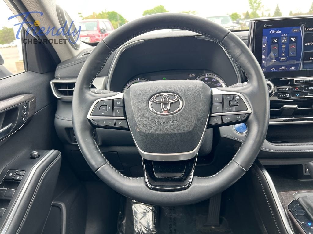 2022 Toyota Highlander Hybrid Platinum