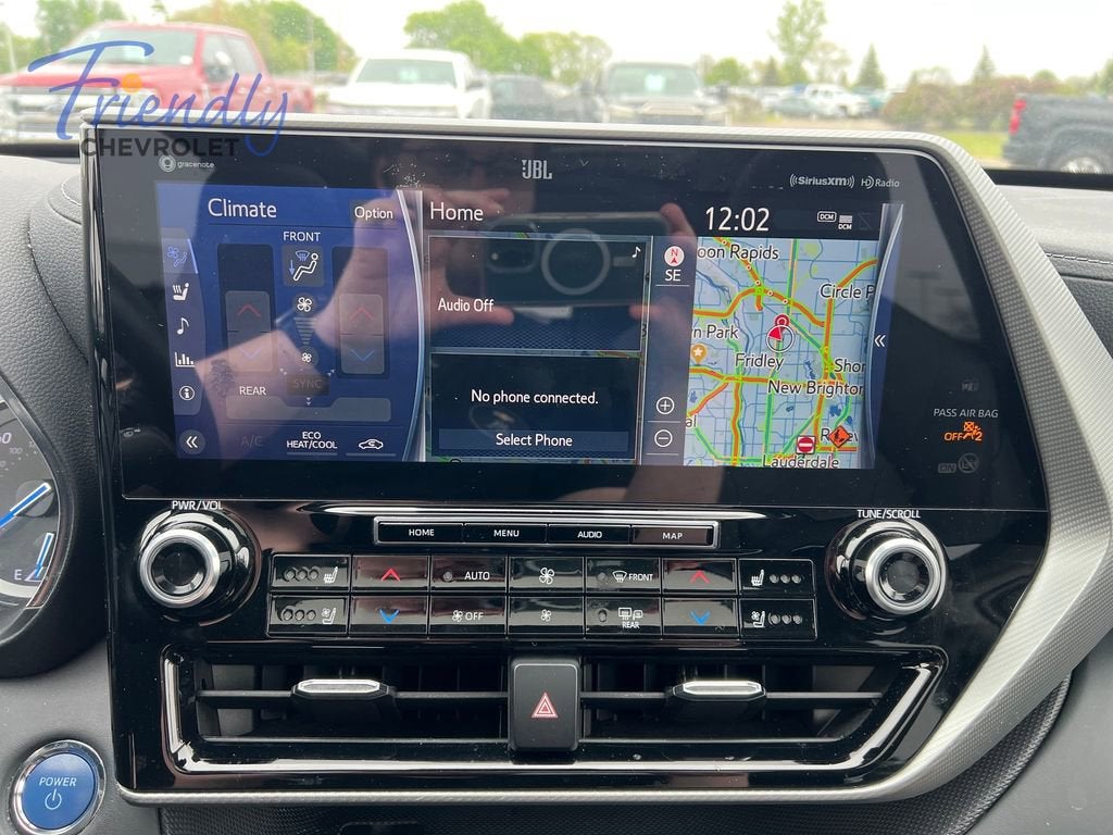 2022 Toyota Highlander Hybrid Platinum