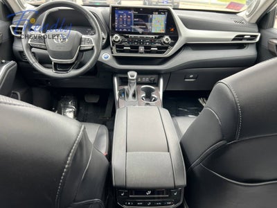 2022 Toyota Highlander Hybrid Platinum