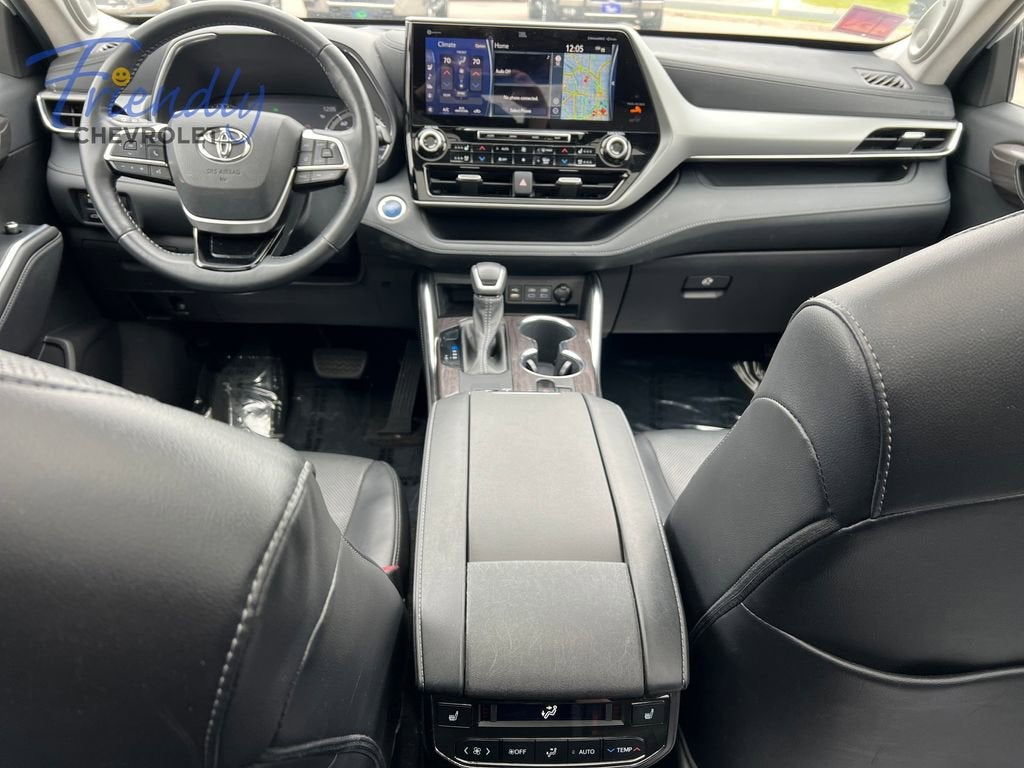 2022 Toyota Highlander Hybrid Platinum