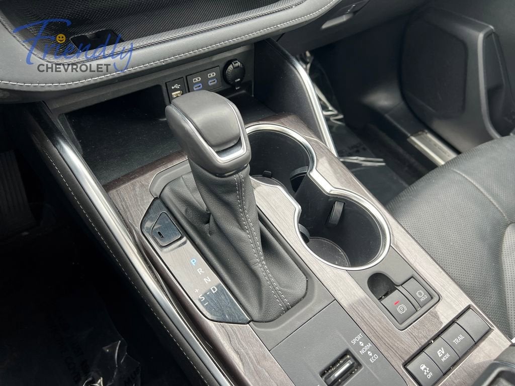 2022 Toyota Highlander Hybrid Platinum