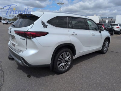 2022 Toyota Highlander Hybrid Platinum