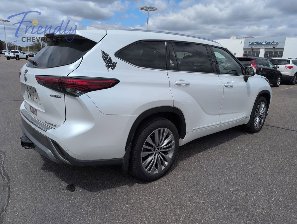 2022 Toyota Highlander Hybrid Platinum