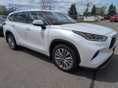 2022 Toyota Highlander Hybrid Platinum