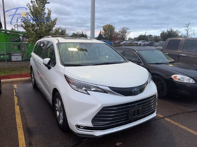 2023 Toyota Sienna Platinum