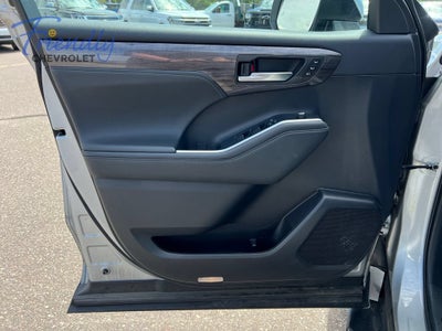 2022 Toyota Highlander Platinum