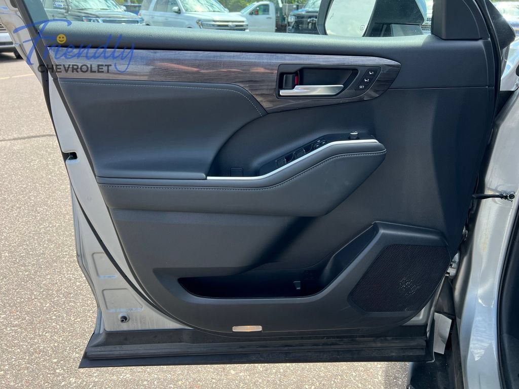 2022 Toyota Highlander Platinum