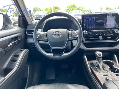 2022 Toyota Highlander Platinum