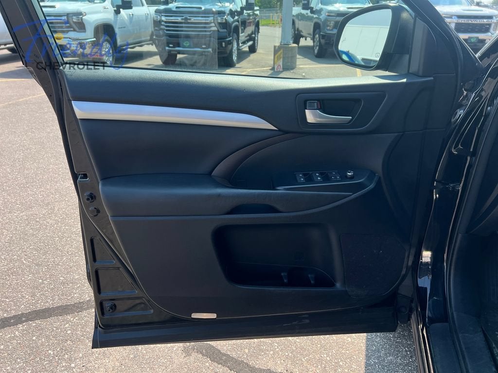 2017 Toyota Highlander SE
