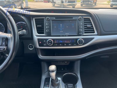2017 Toyota Highlander SE