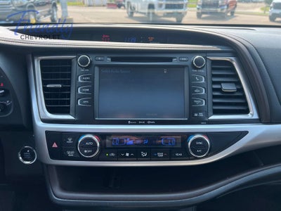 2017 Toyota Highlander SE