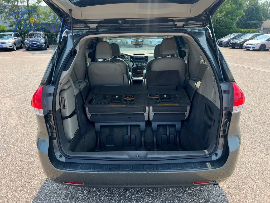 2012 Toyota Sienna XLE V6 8 Passenger
