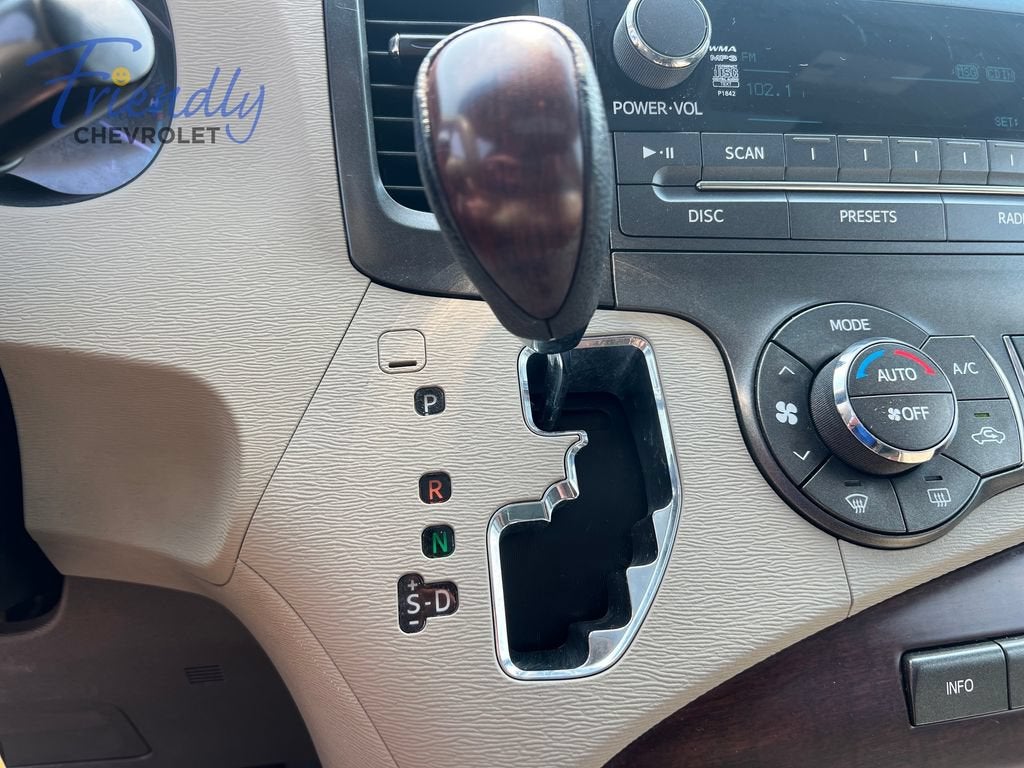 2012 Toyota Sienna XLE V6 8 Passenger