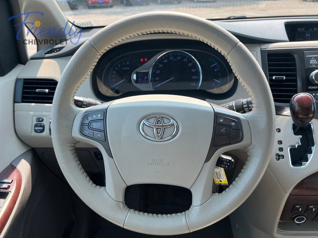2012 Toyota Sienna XLE V6 8 Passenger