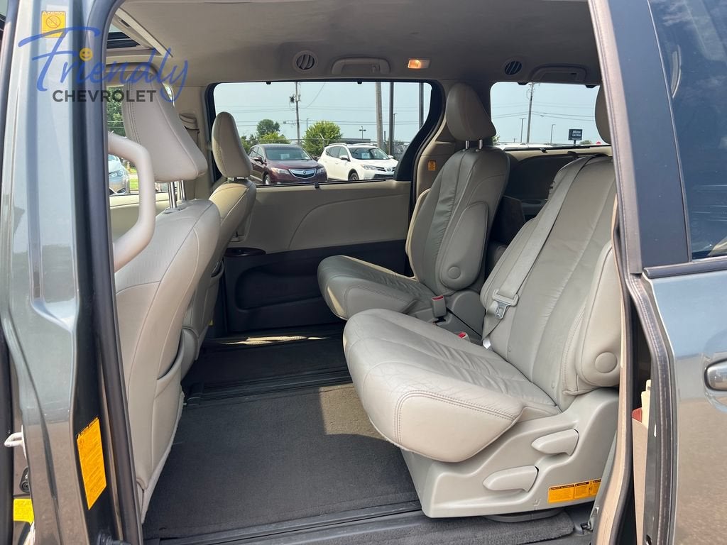2012 Toyota Sienna XLE V6 8 Passenger