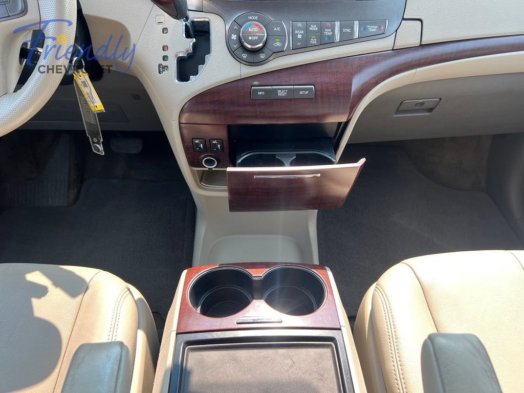 2012 Toyota Sienna XLE V6 8 Passenger