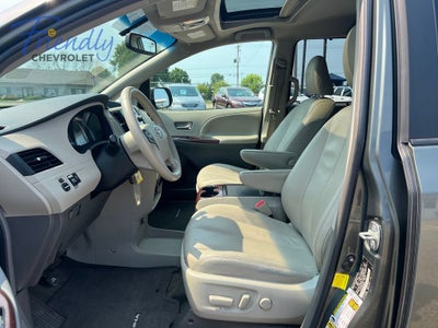2012 Toyota Sienna XLE V6 8 Passenger