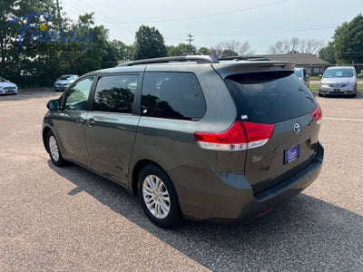 2012 Toyota Sienna XLE V6 8 Passenger