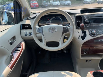 2012 Toyota Sienna XLE V6 8 Passenger