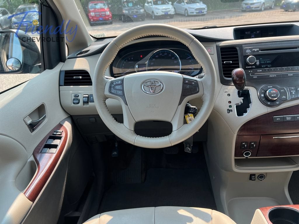 2012 Toyota Sienna XLE V6 8 Passenger