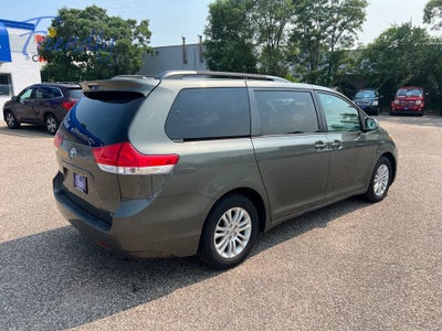 2012 Toyota Sienna XLE V6 8 Passenger