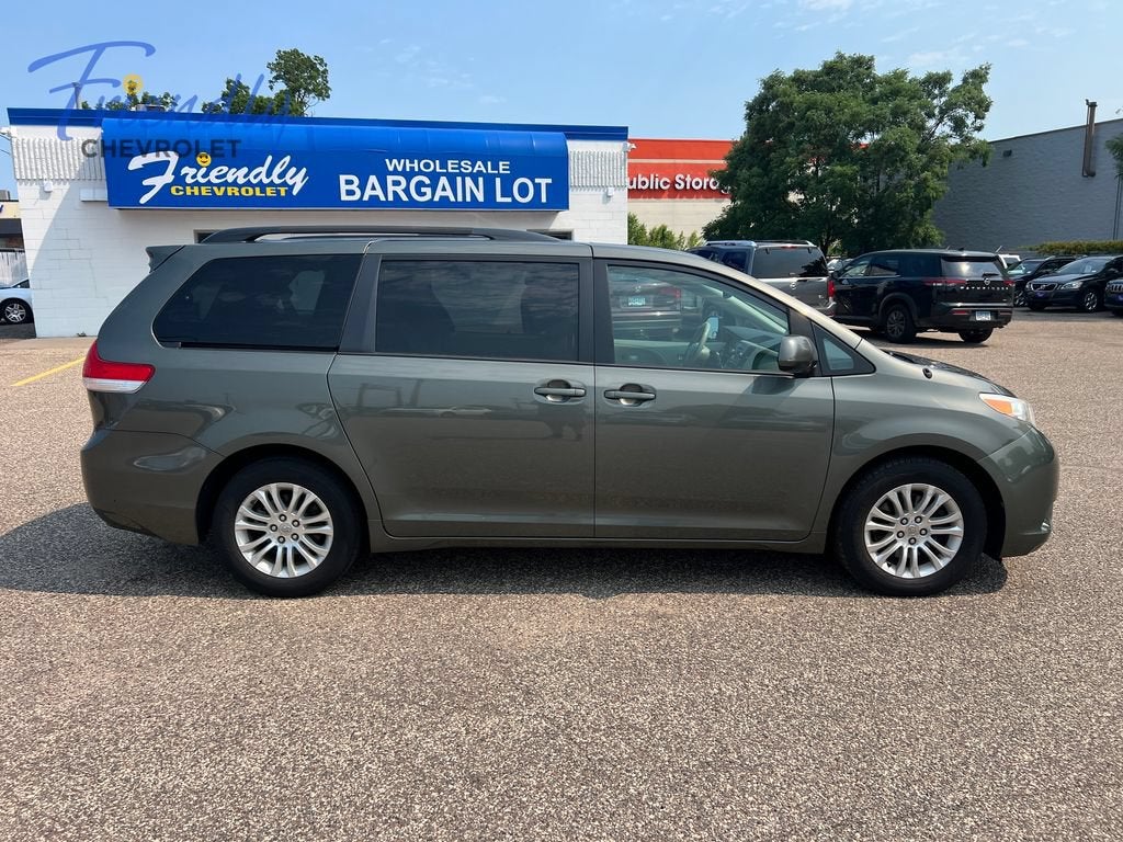 2012 Toyota Sienna XLE V6 8 Passenger