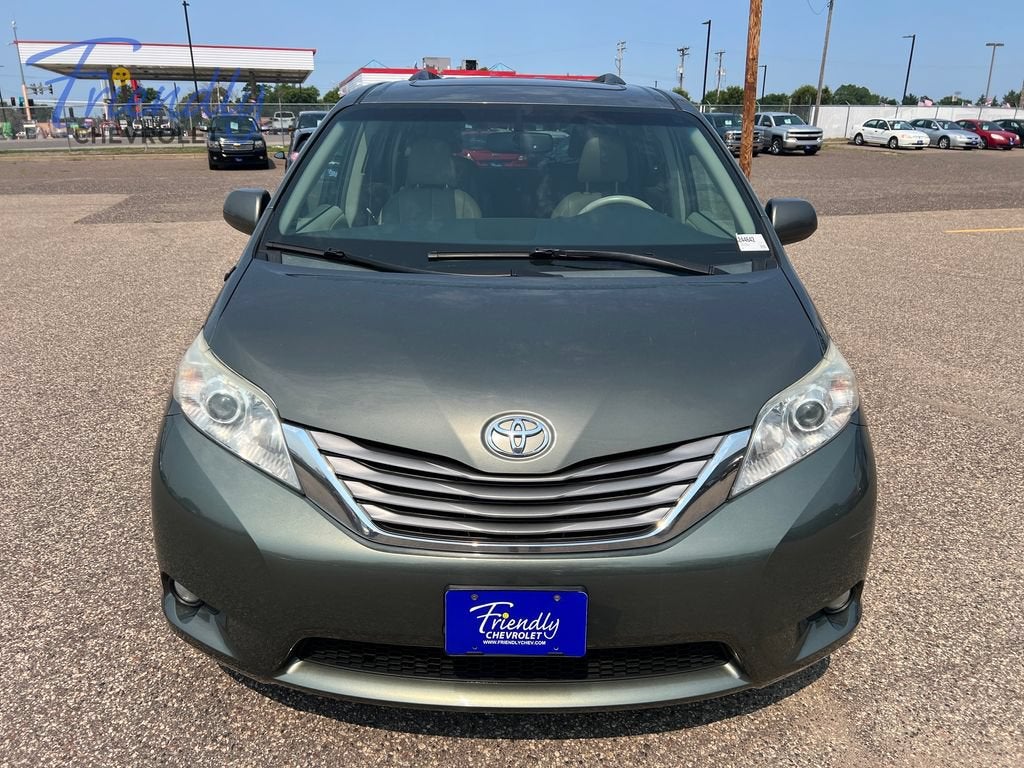 2012 Toyota Sienna XLE V6 8 Passenger