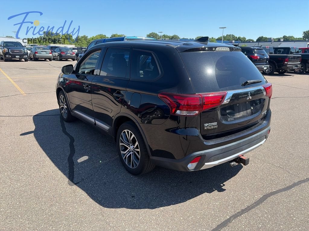 Used 2018 Mitsubishi Outlander SE with VIN JA4AZ3A34JZ023308 for sale in Fridley, Minnesota