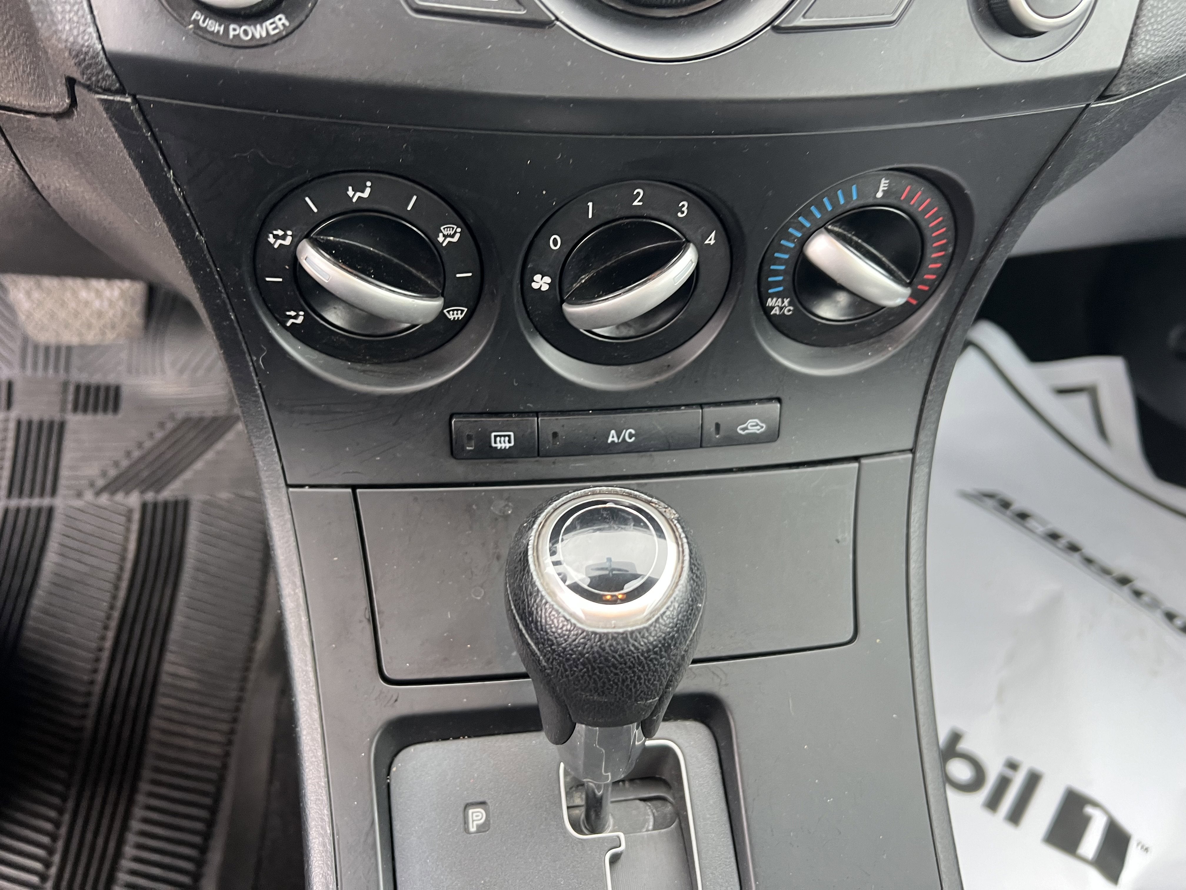 2013 Mazda Mazda3 i Sport