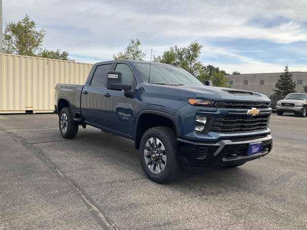 2025 Chevrolet Silverado HD exterior
